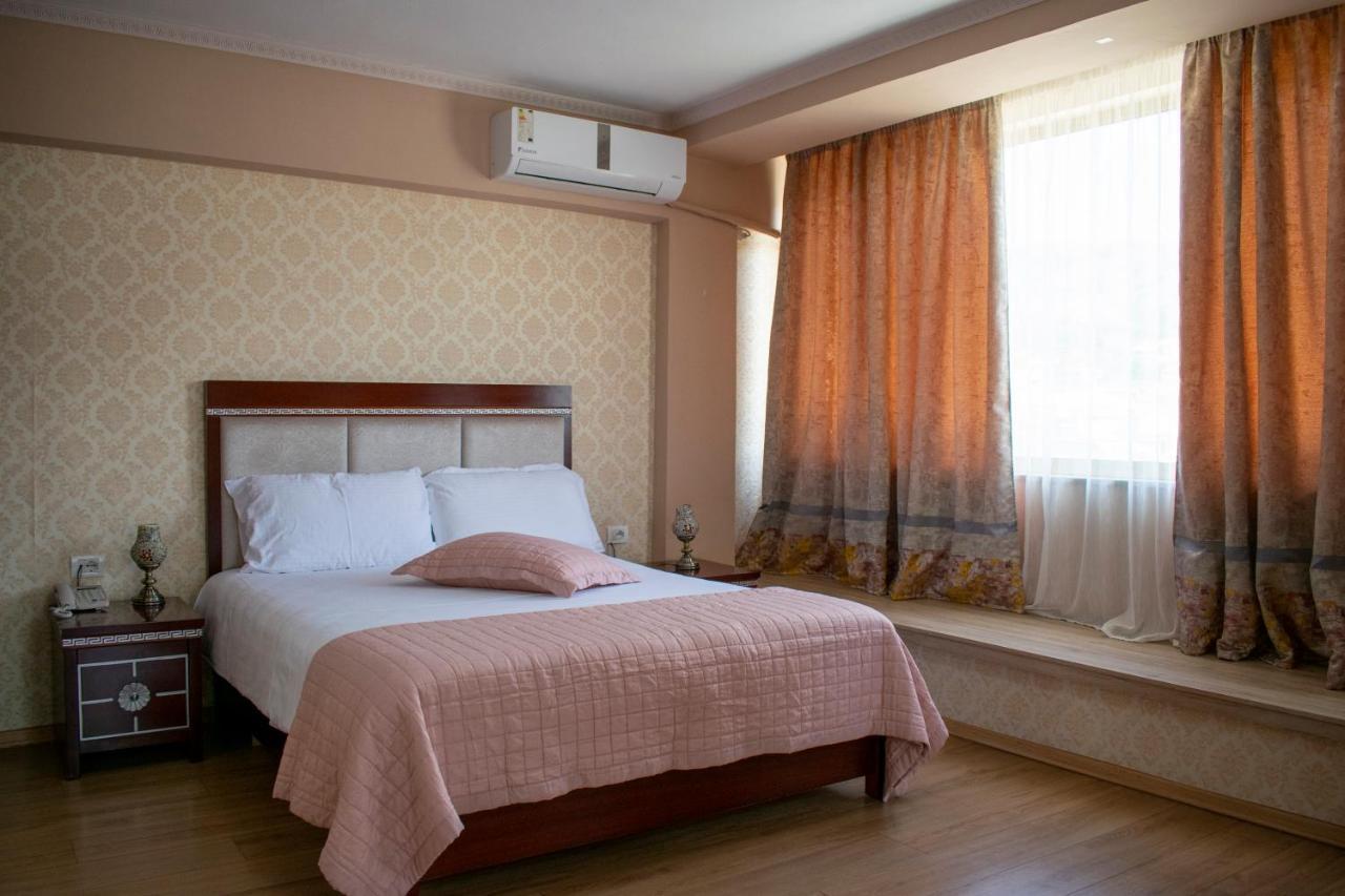 Bocca Hotel Korce Buitenkant foto